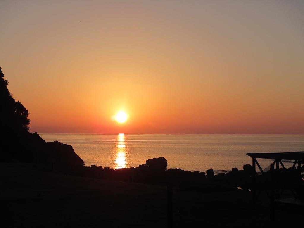 Amakusa West Coast Backpackers Fu-Raibou Pansiyon Dış mekan fotoğraf